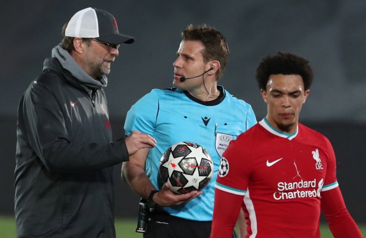 详解棒球规则中的布阵禁令后的站位调整