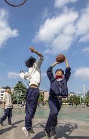 骑车危险行为引热议，功德木鱼再破碎